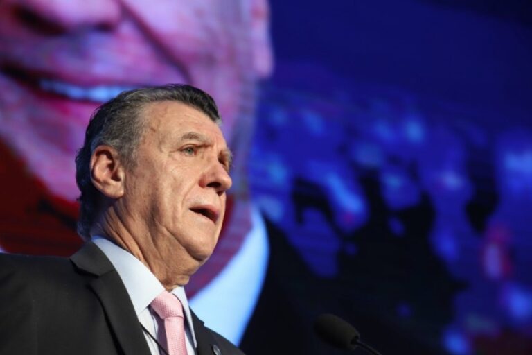 Grinman criticó las «políticas equivocadas» que llevaron a que «muchos argentinos vivan de la dádiva» del Gobierno de turno