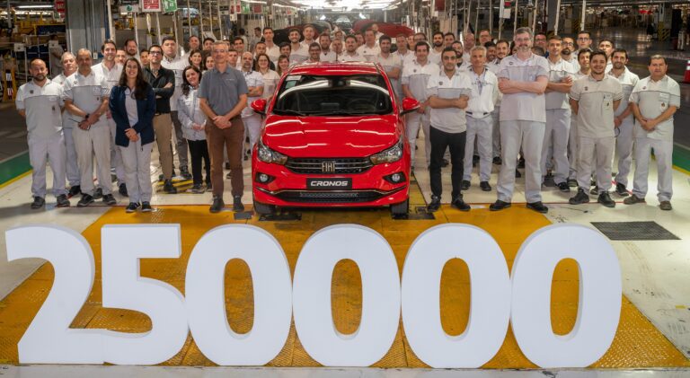 El Fiat Cronos es el auto más vendido de la Argentina: Stellantis alcanzó un nuevo hito tras producir 250.000 unidades