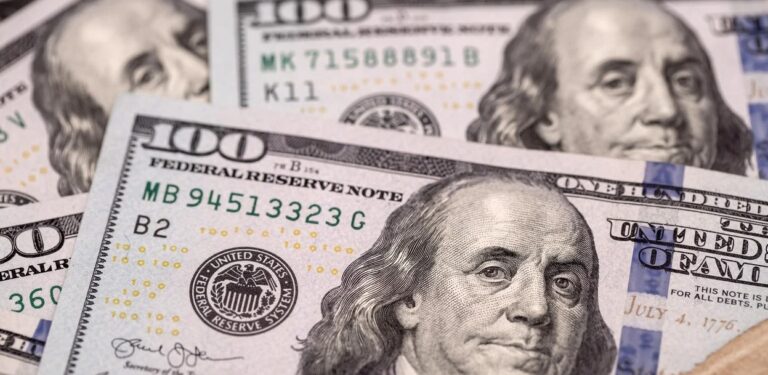 El dólar blue cerró el inicio de la semana a $290