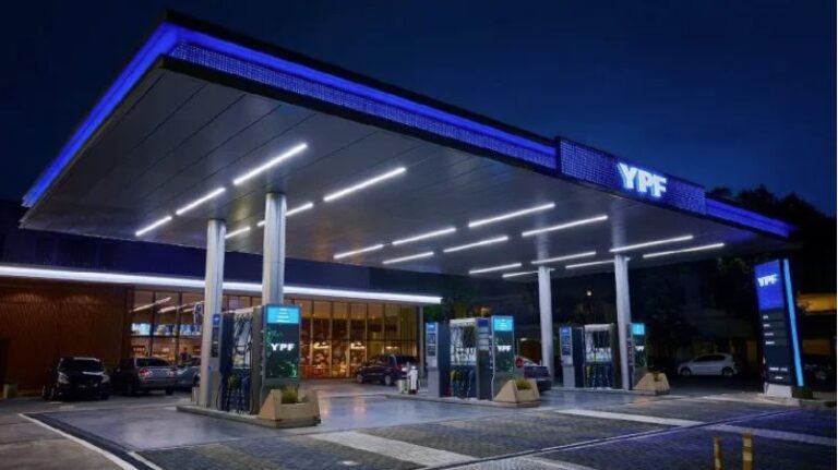 Por quinta vez en el año, YPF aumentó el precio de los combustibles