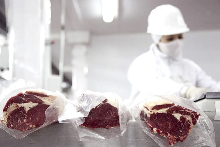 Industria de la carne: la aplicación del troceo se postergó hasta enero, pero el tema sigue en debate