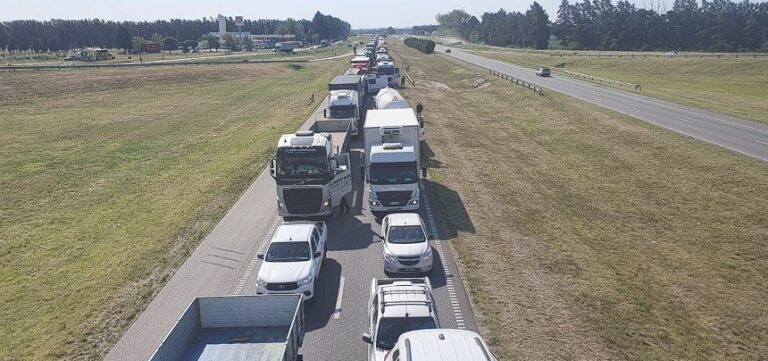 En reclamo de una mejora tarifaria, transportistas de cereales se suman a la movilización agropecuaria