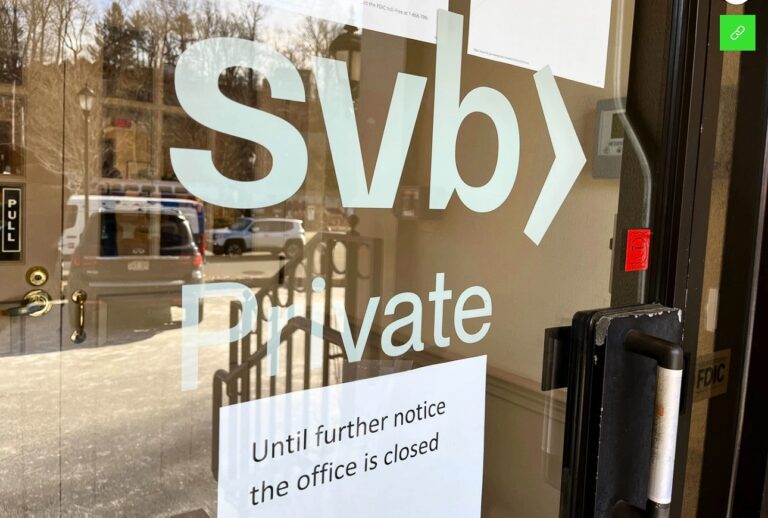 Nueva York: la casa matriz del Silicon Valley Bank se declaró en bancarrota y busca compradores para sus activos