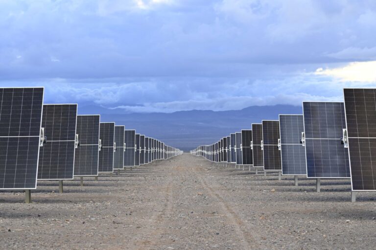 San Juan: YPF inauguró su primer parque solar y apuesta al desarrollo de energías renovables