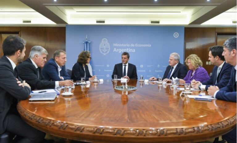 Massa firmó un convenio con el Banco Mundial para becas Progresar y fortalecimiento de las trayectorias educativas