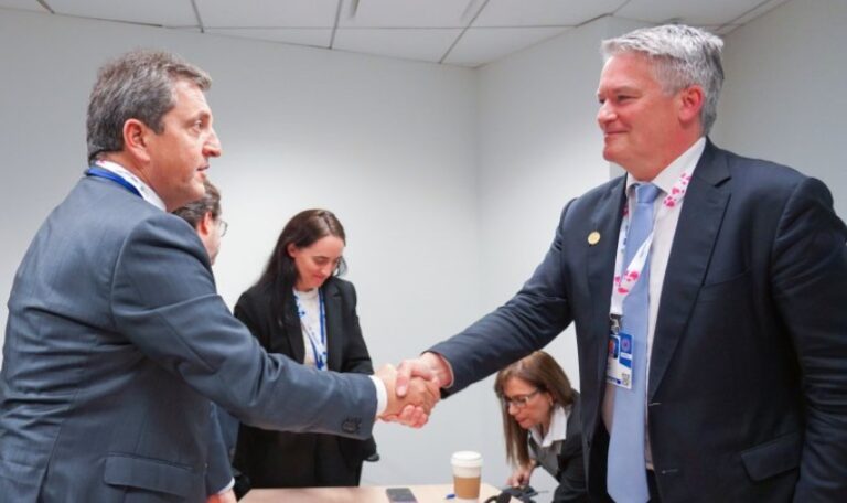 Impuestos ambientales: Massa se reunió con el secretario general de la OCDE