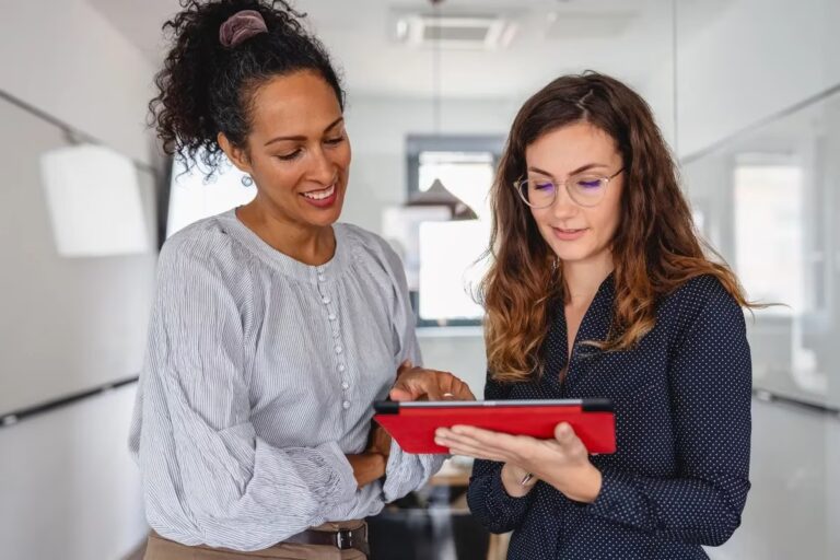 Banco Santander apuesta a la educación de idiomas: ofrece 5.000 becas online junto a British Council