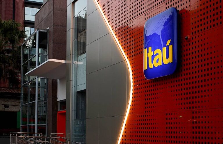 Otra empresa se va de la Argentina: Itaú se encuentra en negociaciones con Banco Macro para transferir sus operaciones