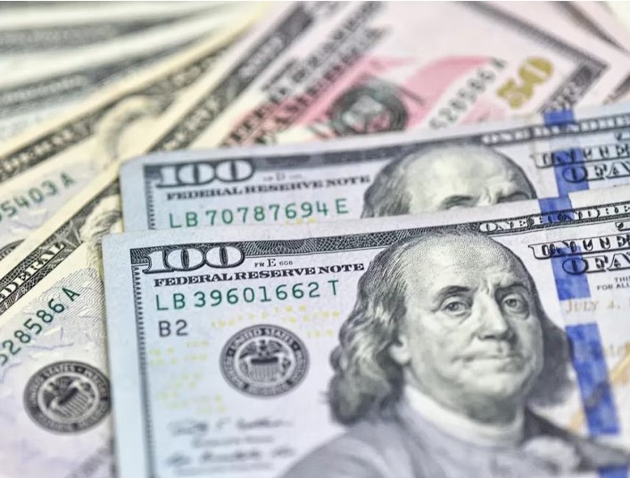 Récord, tras récord: el dólar blue cerró a $596