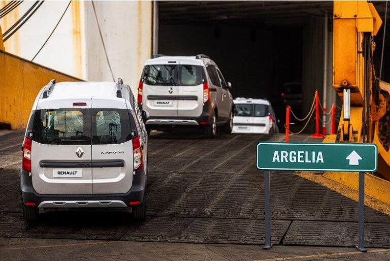 De Argentina al mundo: Renault realizó el primer embarque de unidades de Kangoo con destino a Argelia