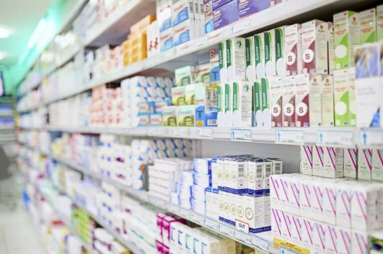 Cámaras farmacéuticas se comprometen a mantener los precios de los medicamentos por debajo de la inflación