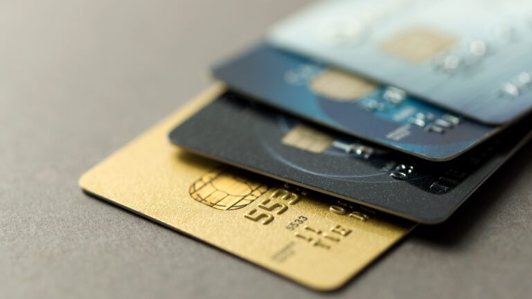 El Banco Central fijó la tasa de interés para las tarjetas de crédito que se pagará a partir de enero