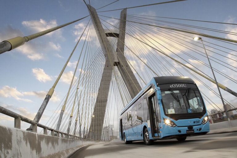 Mercedes-Benz Brasil anunció la entrega de los primeros 50 buses eléctricos a clientes de la ciudad de São Paulo