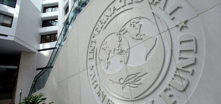 El Gobierno se reúne con el FMI para renegociar la deuda en las próximas horas