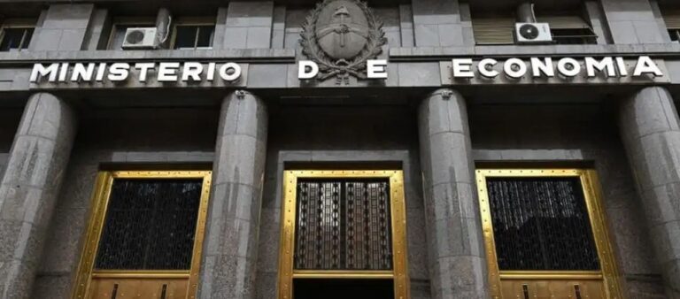 Economía busca cancelar pasivos del Banco Central y sale a tomar deuda en el mercado local