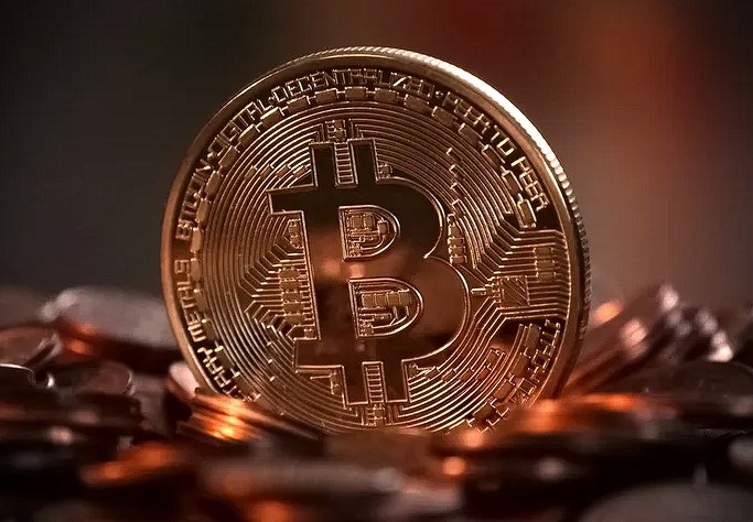 Bitcoin continúa su caída: opera por debajo de los US$40.000
