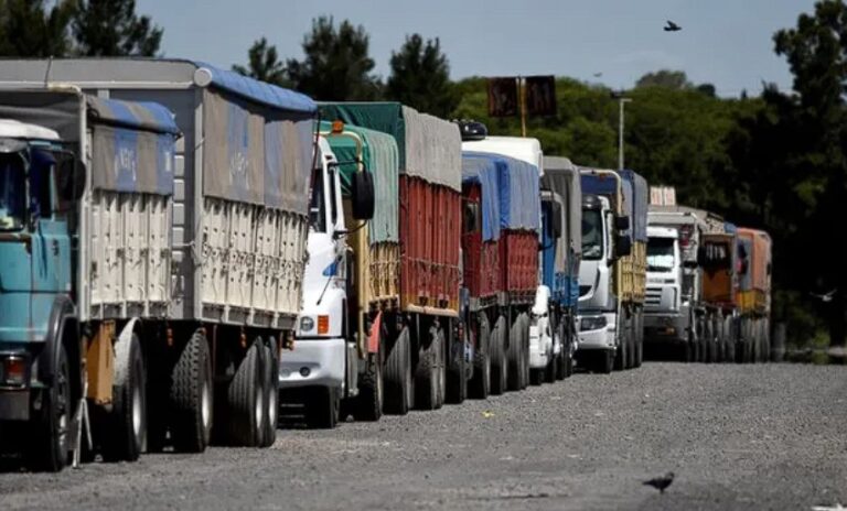 El Gobierno autorizó un aumento del 81,25% en la tarifa de referencia del transporte de granos