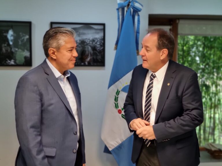 Pluspetrol destinará 500.000 dólares a las becas Gregorio Álvarez en Neuquén