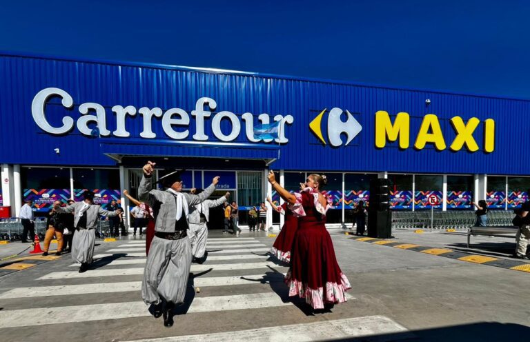 En pleno proceso de venta Carrefour inaugura un nuevo MAXI