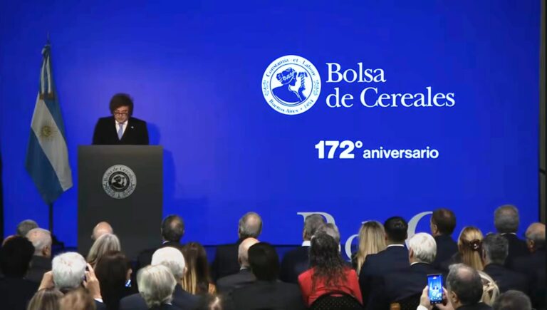 Milei anunció baja de retenciones para el trigo, cebada y soja
