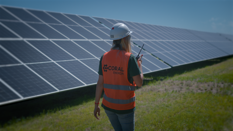 Coral Energía obtuvo un nuevo financiamiento para construir cuatro parques solares en Córdoba