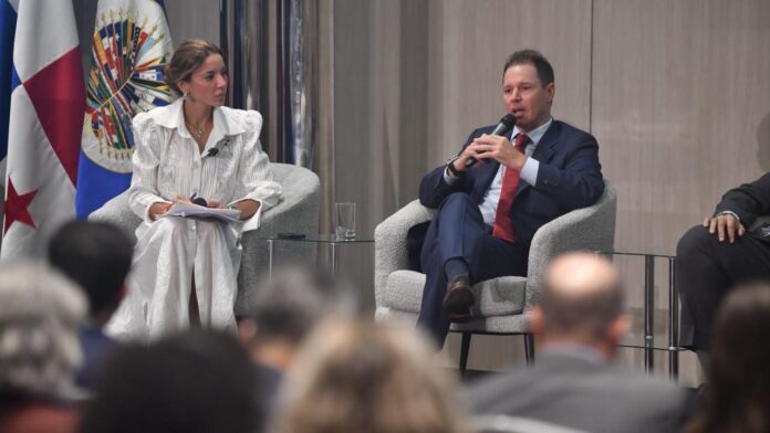 Jorge Brito, presidente de Genneia, en foro de la OEA