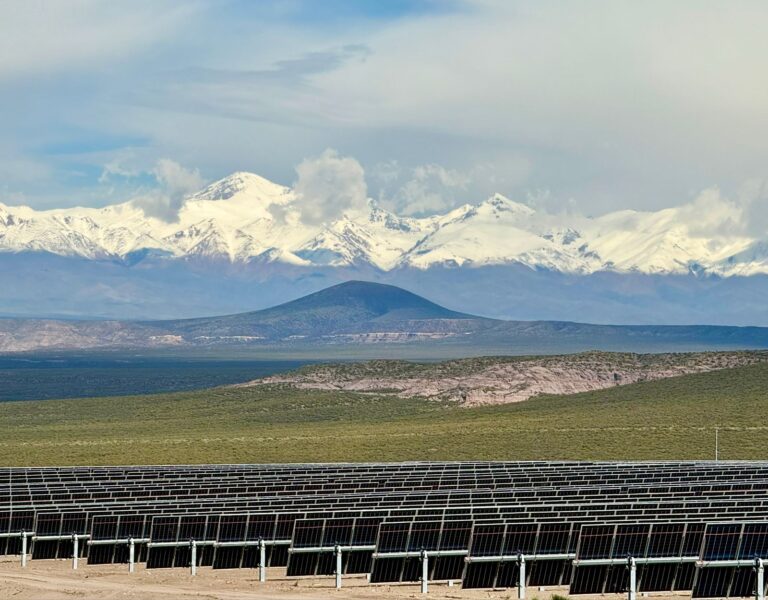 Genneia con el Parque Solar San Rafael consolida inversiones por USD 430 millones en Mendoza