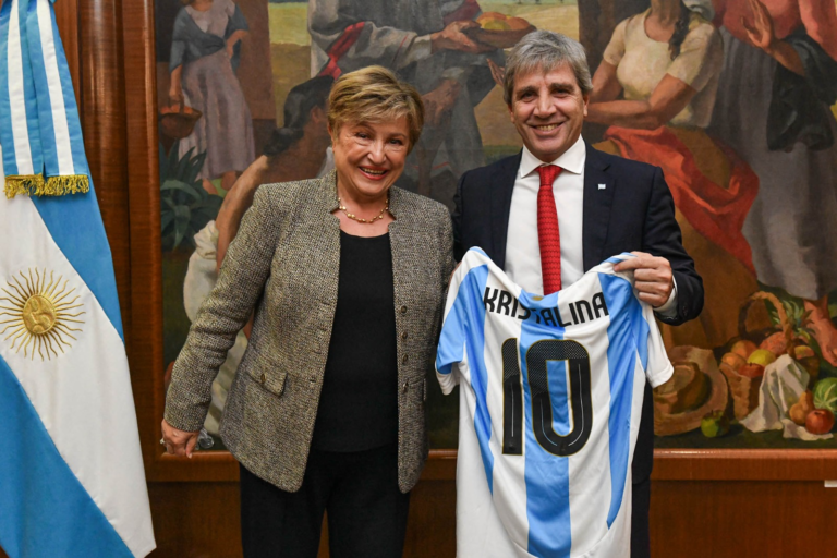 Kristalina Georgieva descartó un rescate del FMI para el 2027 pero apuntó a trabajar en el derrame del modelo
